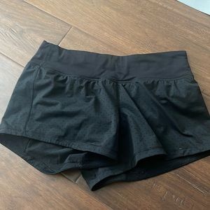 Lululemon black speed up shorts (size 6, 2.5 inseam)
